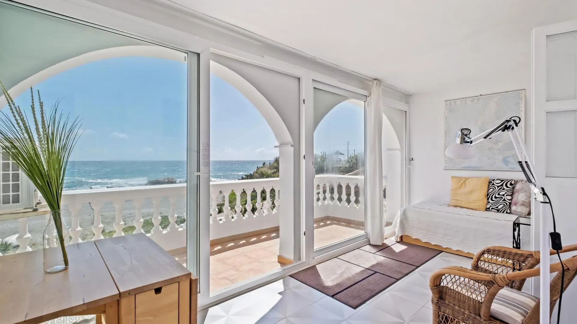 Apartment Ferienwohnung Beachfront Bliss Seaside Retreat Manilva Spanien