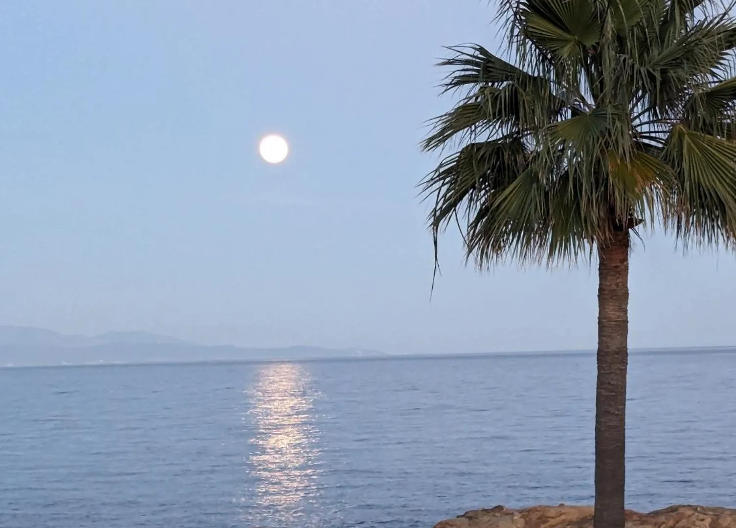 Beachfront Bliss Seaside Retreat Lägenhet Manilva Spanien
